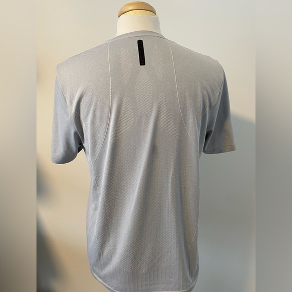 Under Armour Rush - Heat-gear Gym Workout Silver T-Shirt - Picture 3 of 5